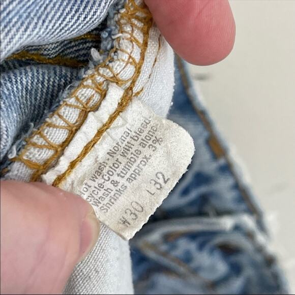 Vintage Levi's Paper Tag Custom Painted Raw Hem Distressed Shorts Size Small - Picture 4 of 5